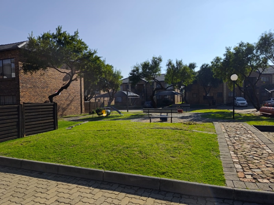 2 Bedroom Property for Sale in Sonneveld Gauteng