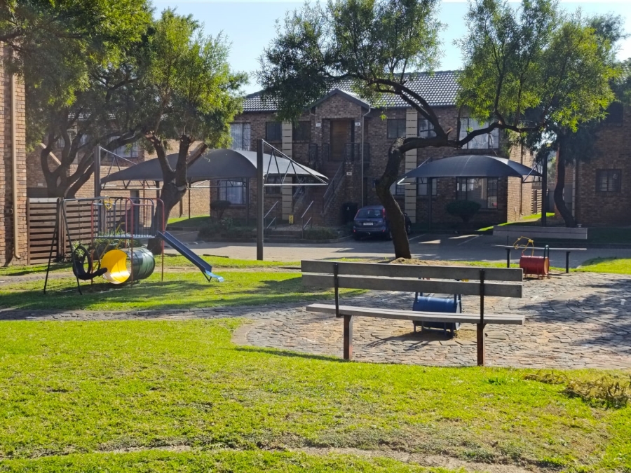 2 Bedroom Property for Sale in Sonneveld Gauteng