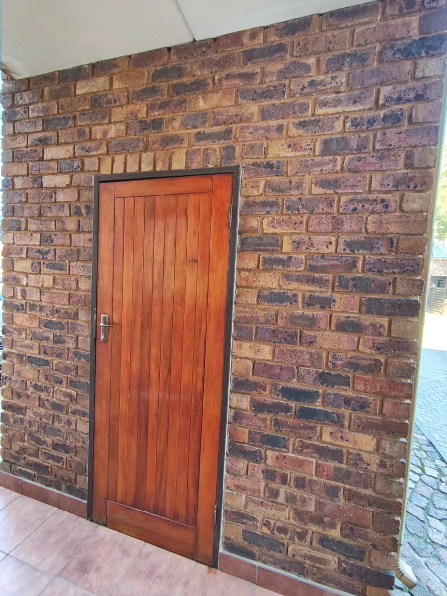 2 Bedroom Property for Sale in Sonneveld Gauteng