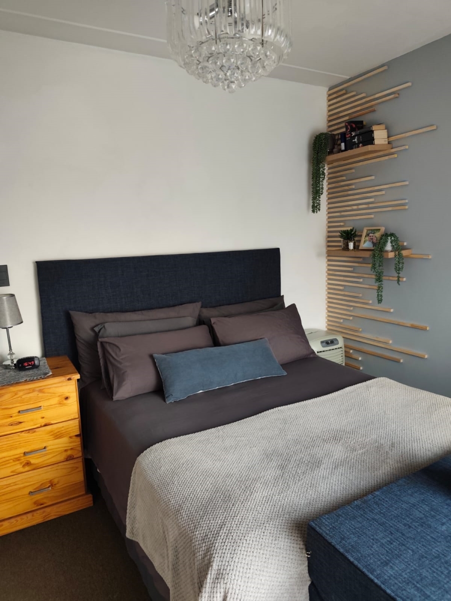 2 Bedroom Property for Sale in Sonneveld Gauteng