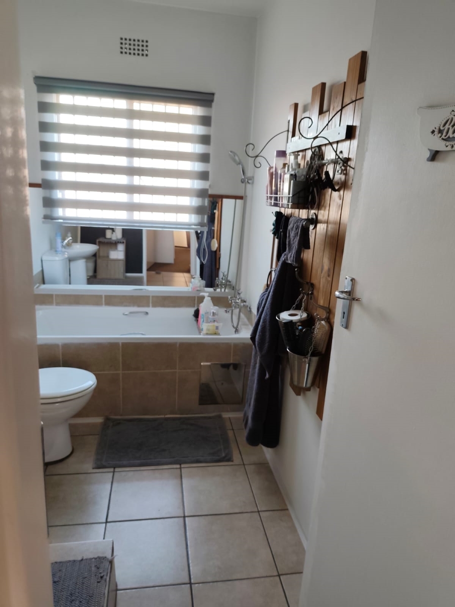 2 Bedroom Property for Sale in Sonneveld Gauteng