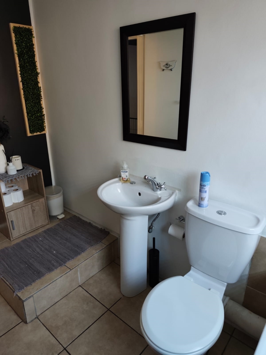 2 Bedroom Property for Sale in Sonneveld Gauteng