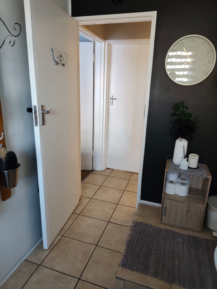 2 Bedroom Property for Sale in Sonneveld Gauteng