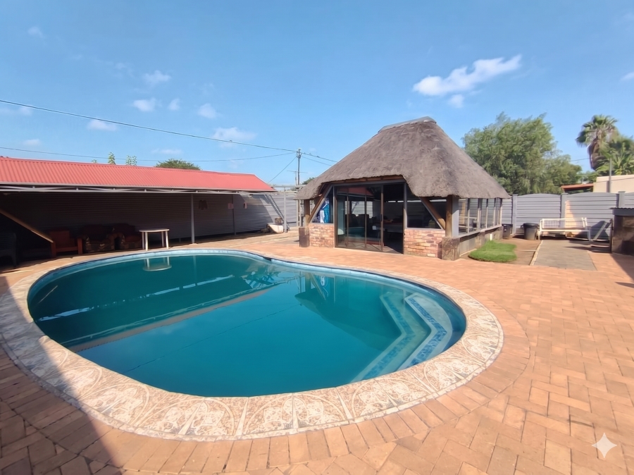 10 Bedroom Property for Sale in Three Rivers Gauteng