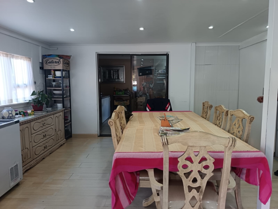 10 Bedroom Property for Sale in Three Rivers Gauteng