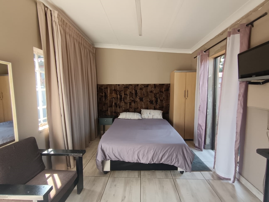 10 Bedroom Property for Sale in Three Rivers Gauteng