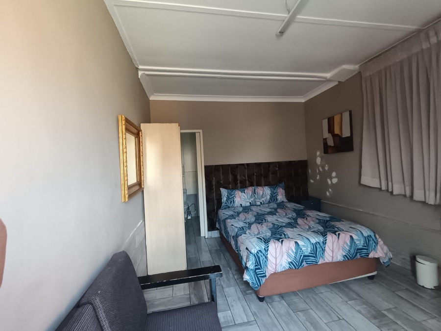 10 Bedroom Property for Sale in Three Rivers Gauteng