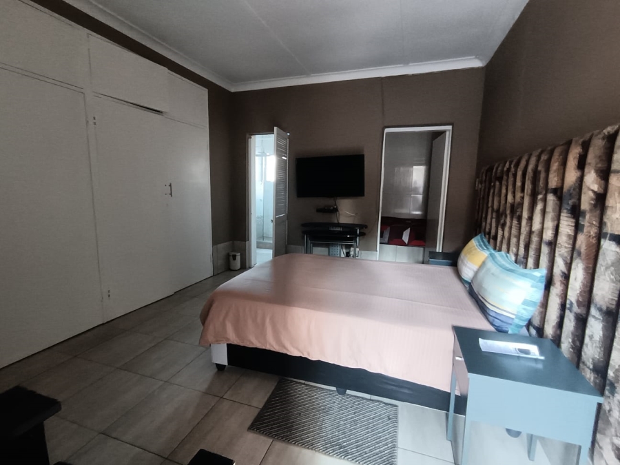 10 Bedroom Property for Sale in Three Rivers Gauteng