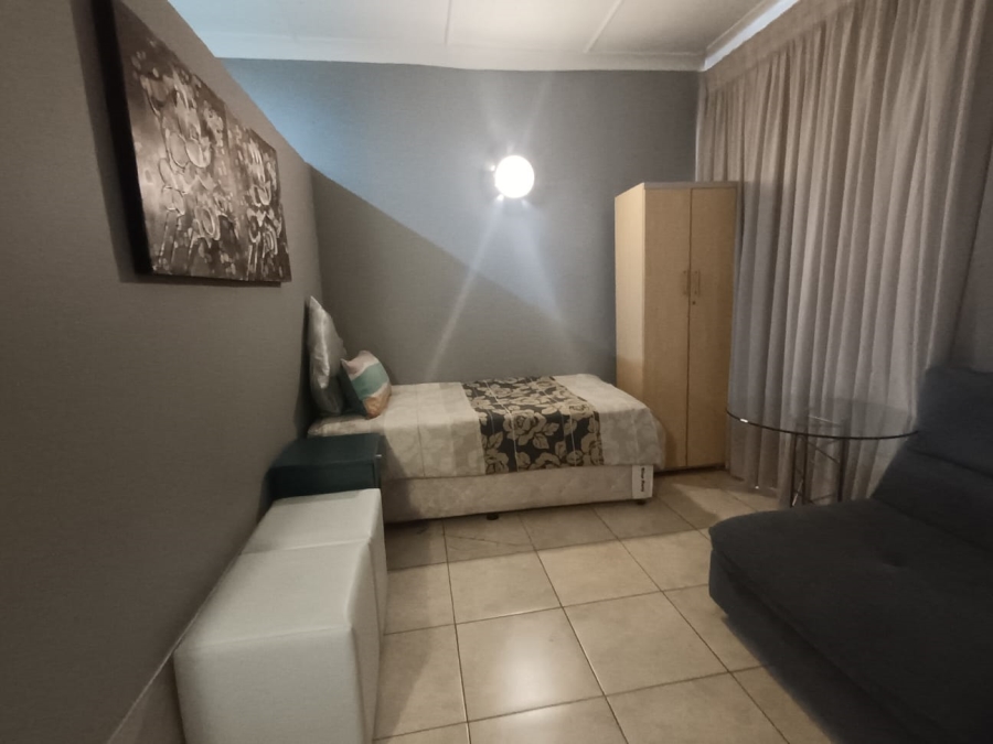 10 Bedroom Property for Sale in Three Rivers Gauteng