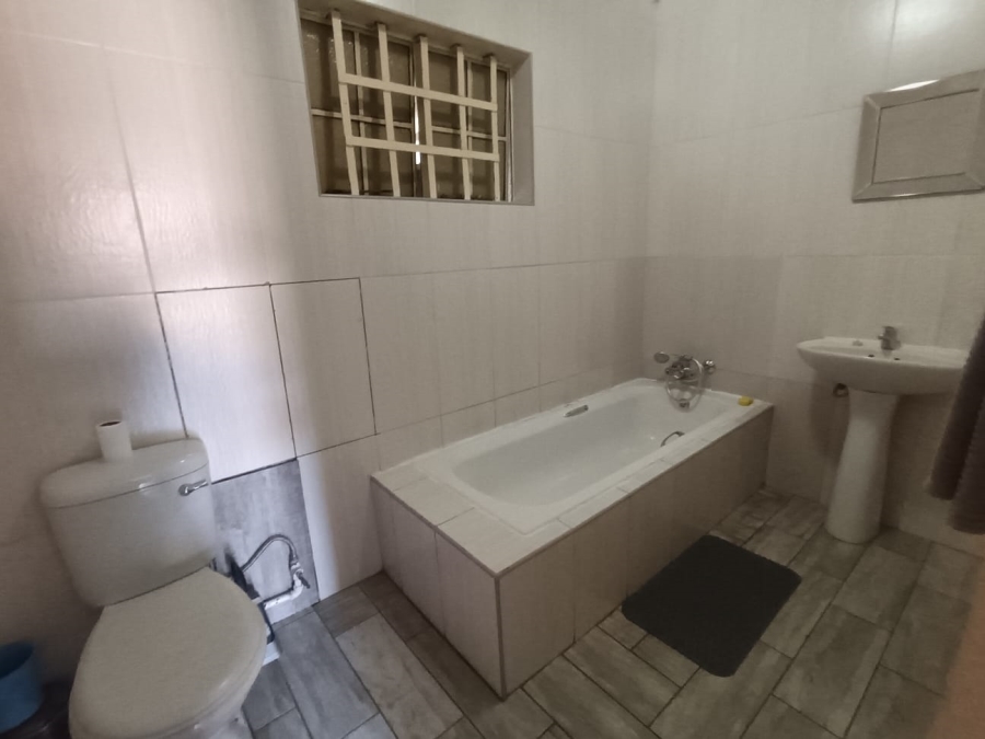 10 Bedroom Property for Sale in Three Rivers Gauteng