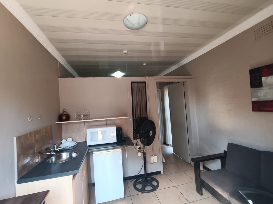 10 Bedroom Property for Sale in Three Rivers Gauteng