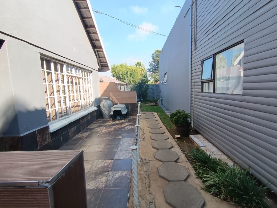 10 Bedroom Property for Sale in Three Rivers Gauteng