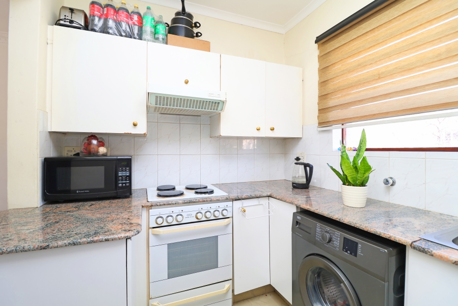 1 Bedroom Property for Sale in Oaklands Gauteng