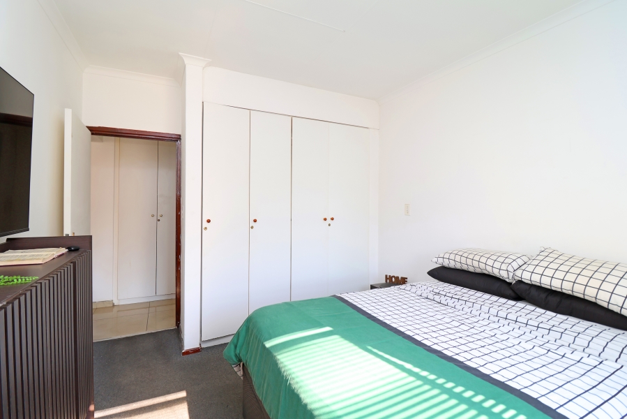 1 Bedroom Property for Sale in Oaklands Gauteng
