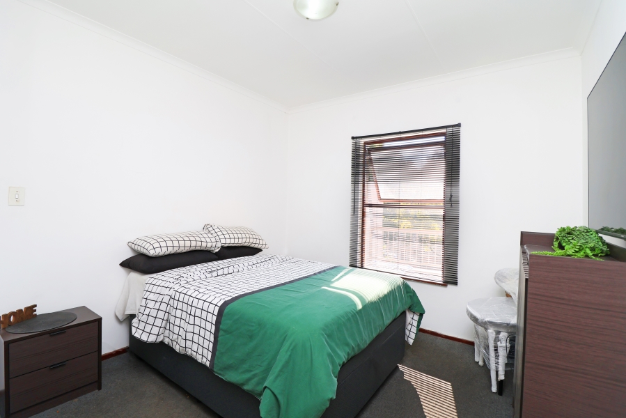 1 Bedroom Property for Sale in Oaklands Gauteng