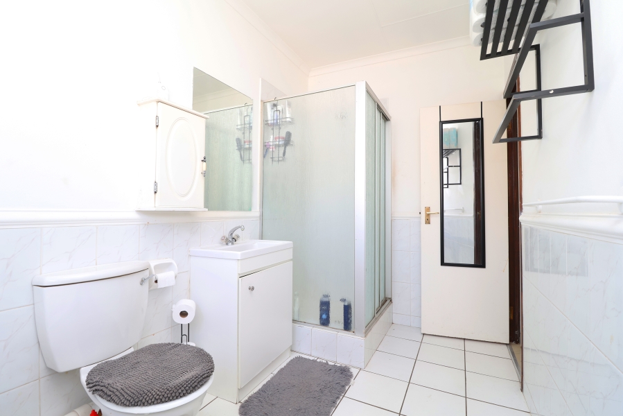1 Bedroom Property for Sale in Oaklands Gauteng