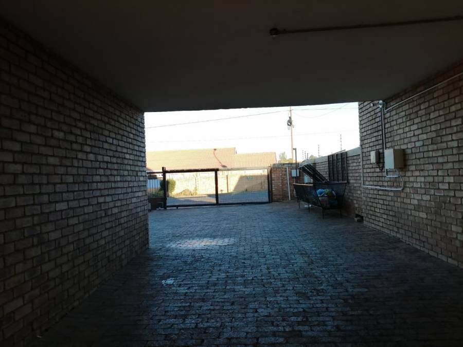 1 Bedroom Property for Sale in Greenhills Gauteng