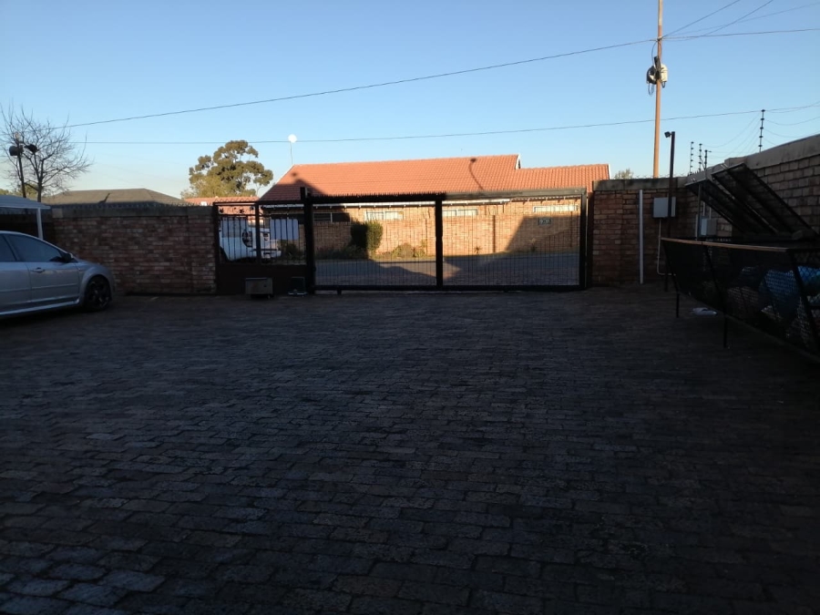 1 Bedroom Property for Sale in Greenhills Gauteng