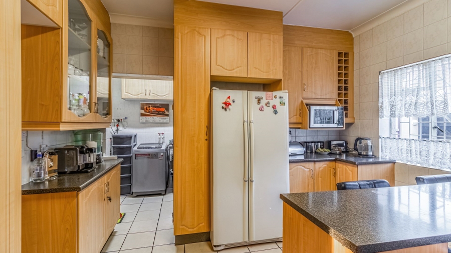4 Bedroom Property for Sale in Dawnview Gauteng