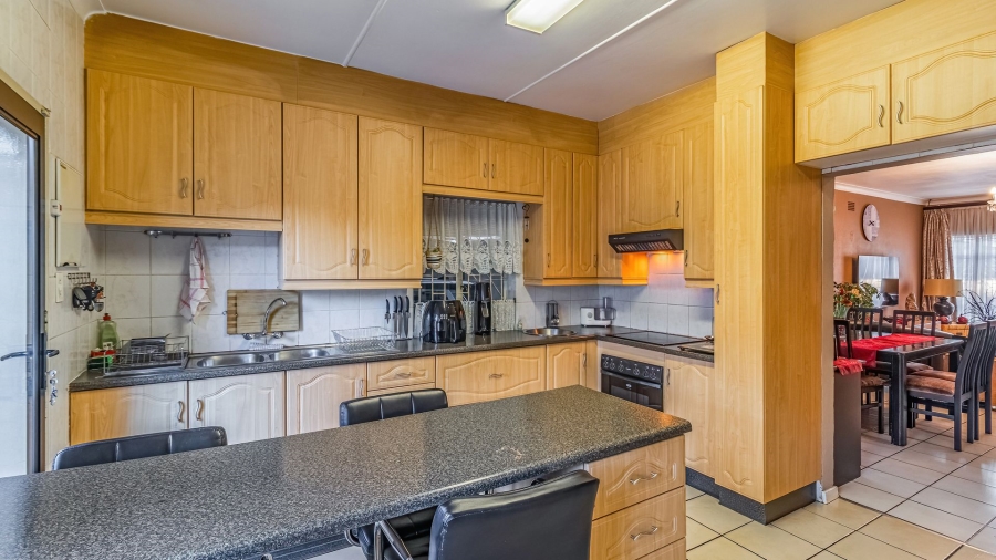 4 Bedroom Property for Sale in Dawnview Gauteng
