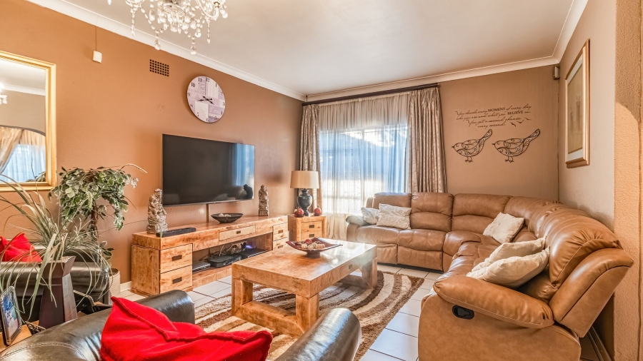 4 Bedroom Property for Sale in Dawnview Gauteng