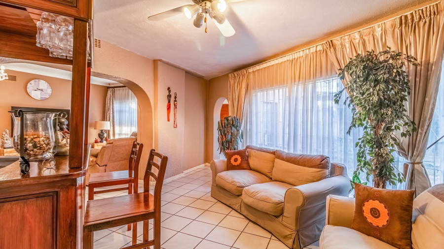 4 Bedroom Property for Sale in Dawnview Gauteng