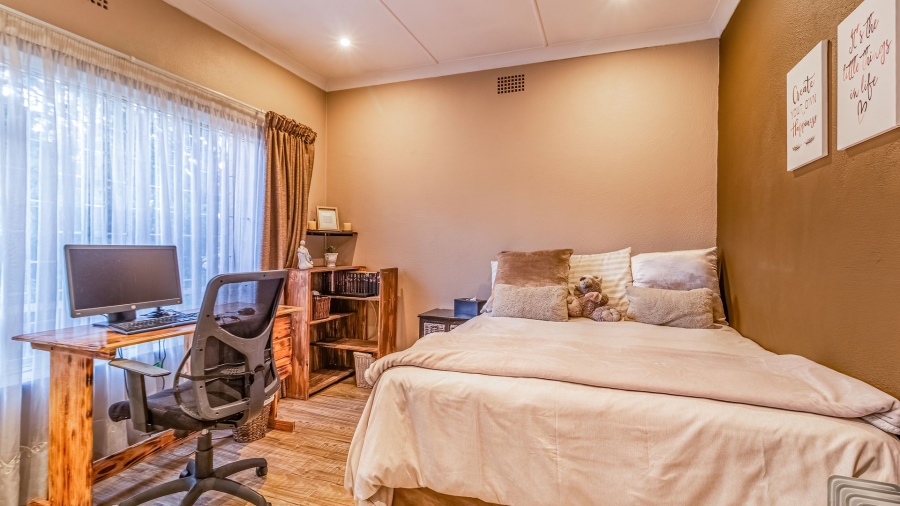 4 Bedroom Property for Sale in Dawnview Gauteng