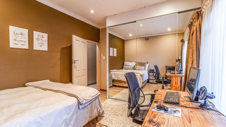4 Bedroom Property for Sale in Dawnview Gauteng