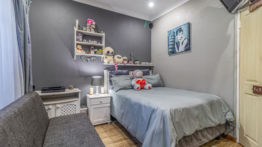 4 Bedroom Property for Sale in Dawnview Gauteng