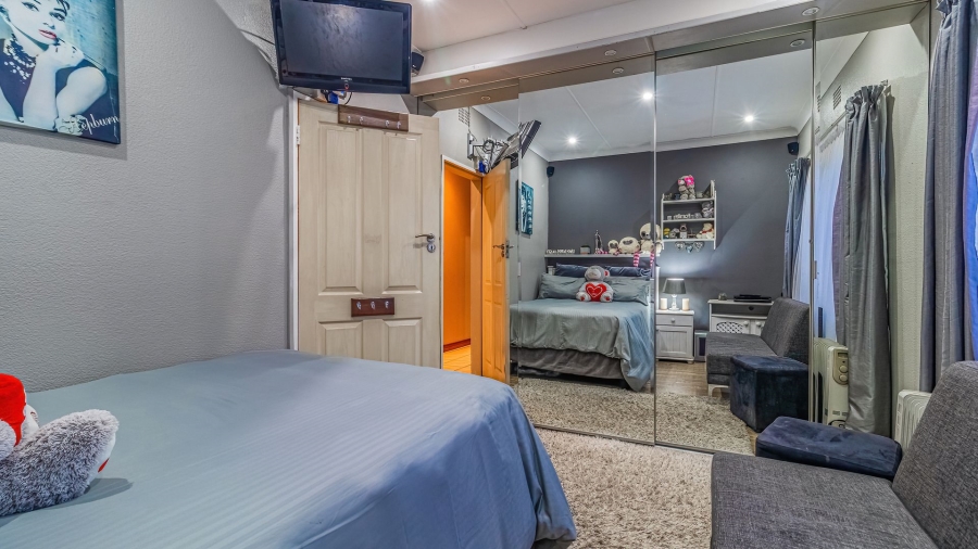4 Bedroom Property for Sale in Dawnview Gauteng