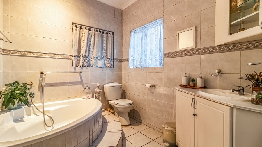 4 Bedroom Property for Sale in Dawnview Gauteng
