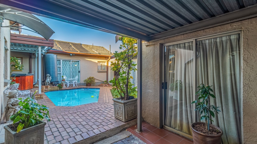 4 Bedroom Property for Sale in Dawnview Gauteng