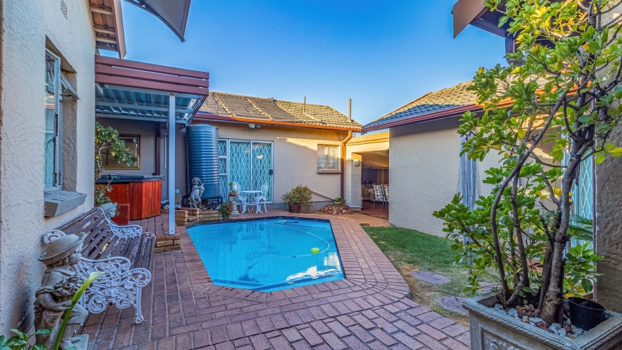 4 Bedroom Property for Sale in Dawnview Gauteng