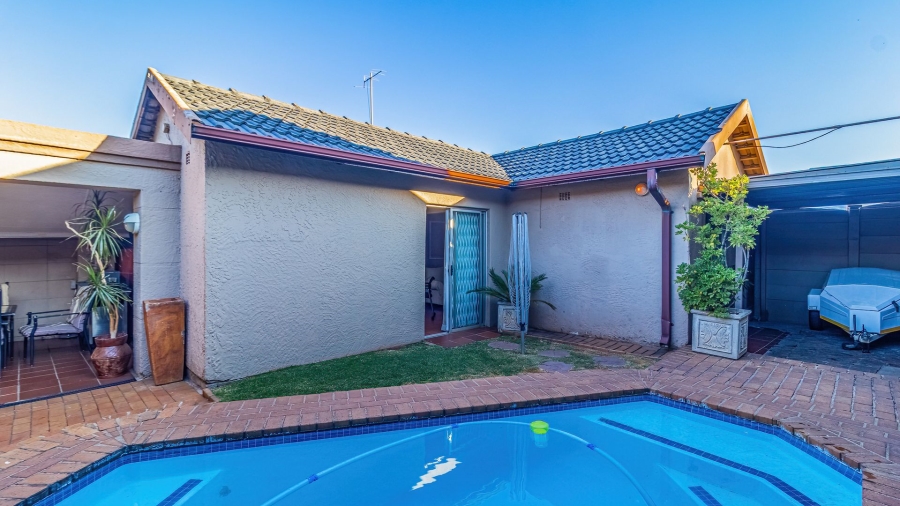 4 Bedroom Property for Sale in Dawnview Gauteng