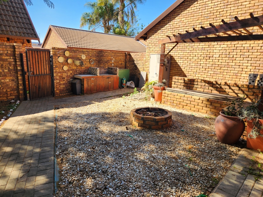 2 Bedroom Property for Sale in Weavind Park Gauteng