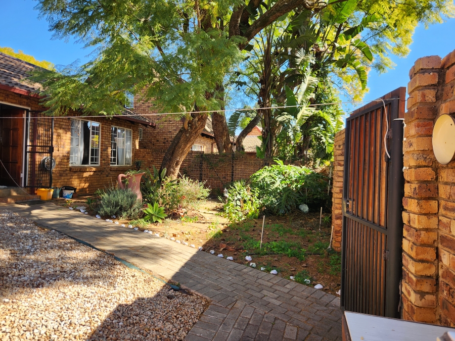 2 Bedroom Property for Sale in Weavind Park Gauteng