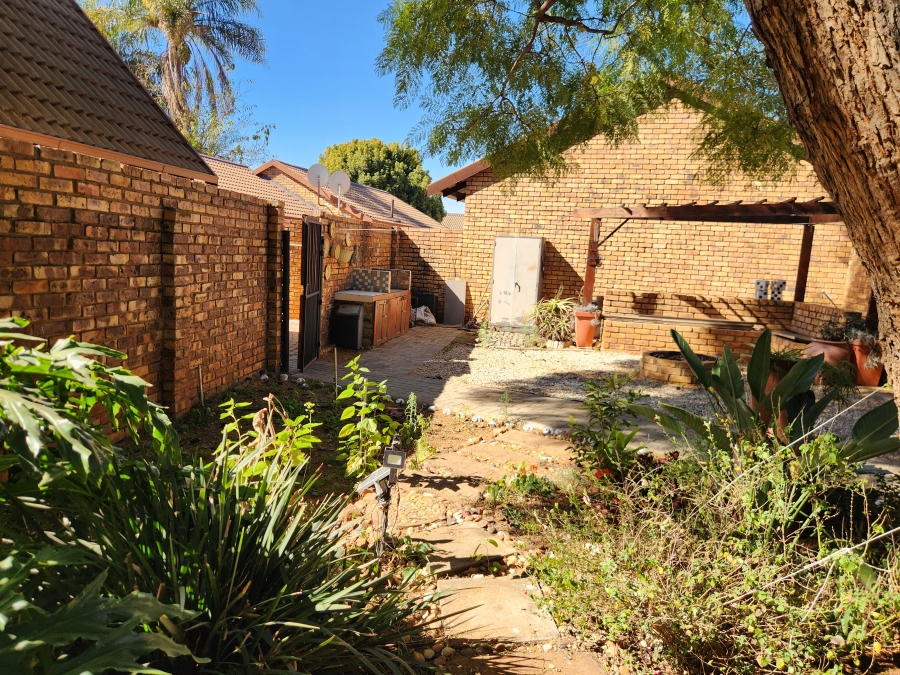 2 Bedroom Property for Sale in Weavind Park Gauteng