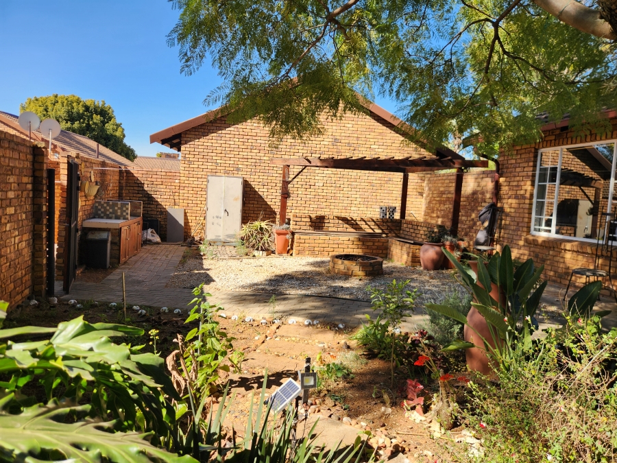 2 Bedroom Property for Sale in Weavind Park Gauteng