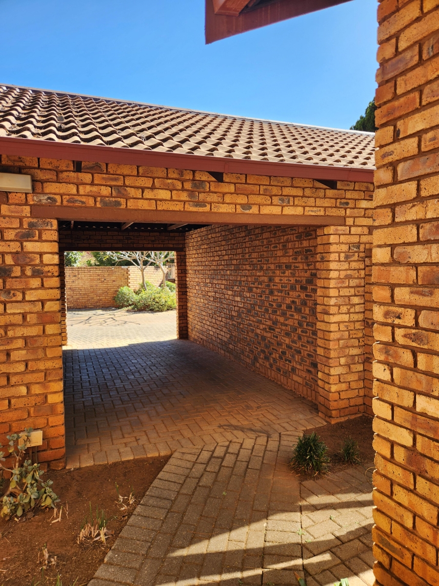 2 Bedroom Property for Sale in Weavind Park Gauteng