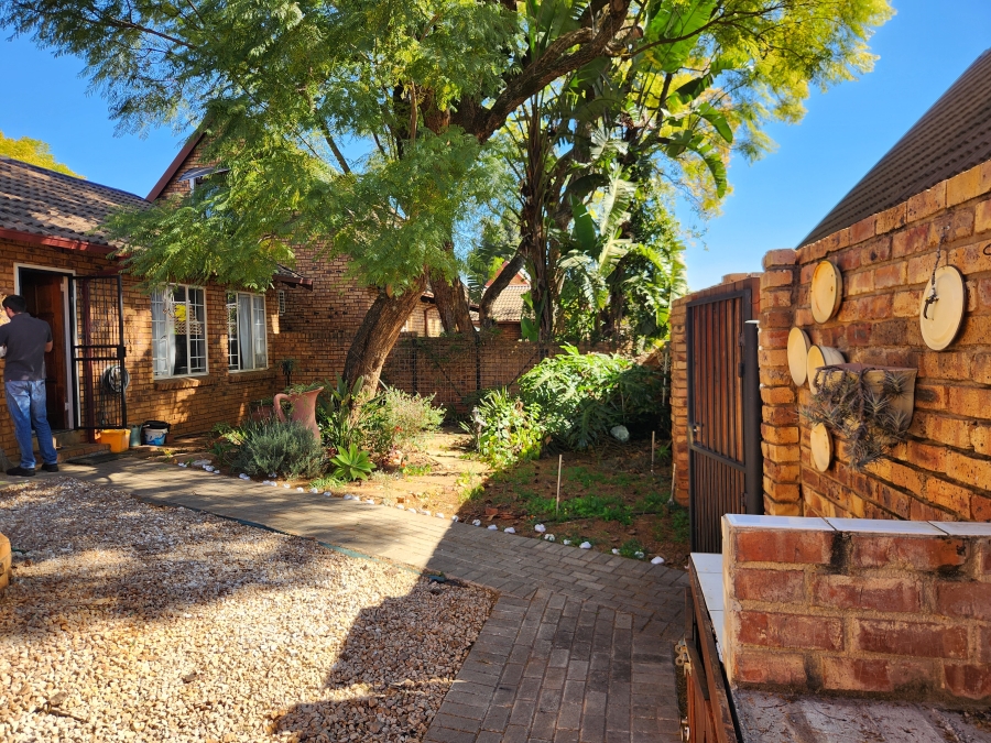 2 Bedroom Property for Sale in Weavind Park Gauteng