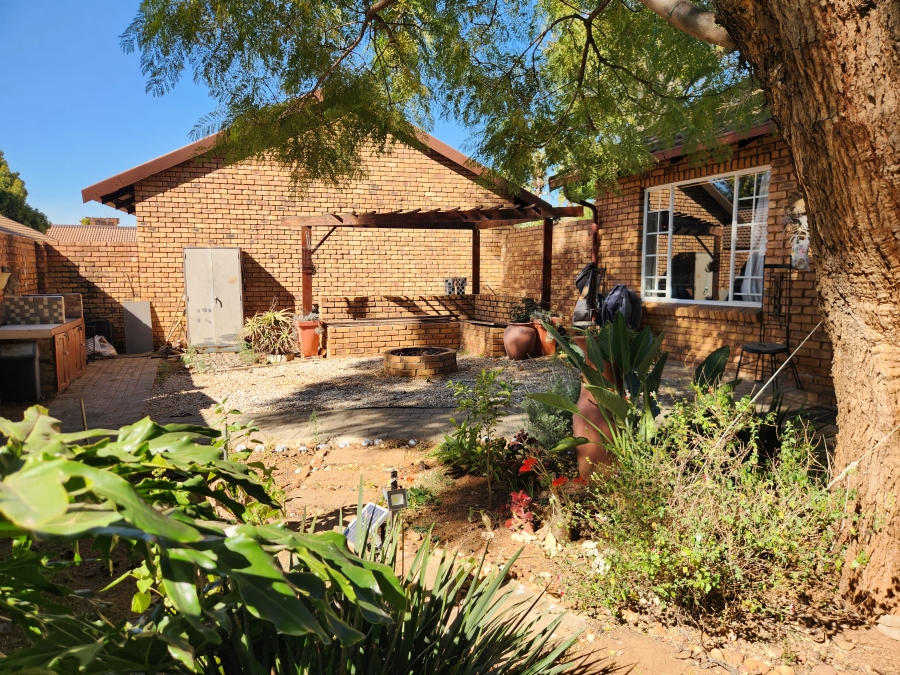 2 Bedroom Property for Sale in Weavind Park Gauteng