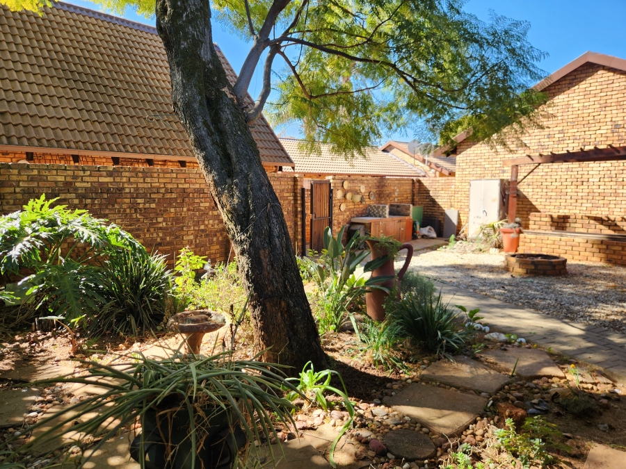 2 Bedroom Property for Sale in Weavind Park Gauteng