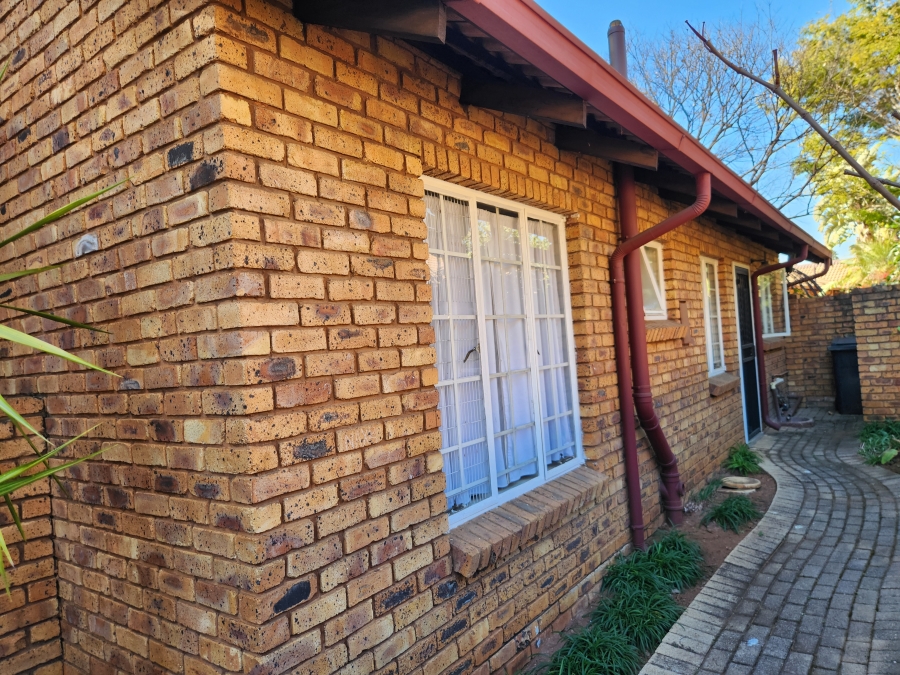 2 Bedroom Property for Sale in Weavind Park Gauteng