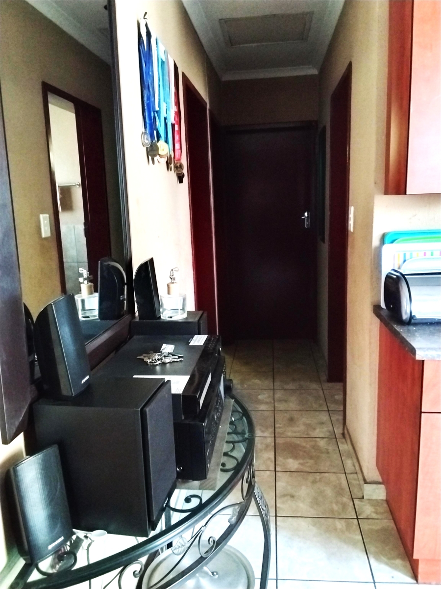 3 Bedroom Property for Sale in Dawn Park Gauteng