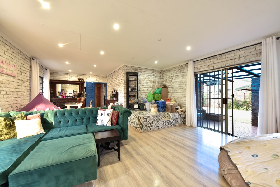 3 Bedroom Property for Sale in Garsfontein Gauteng