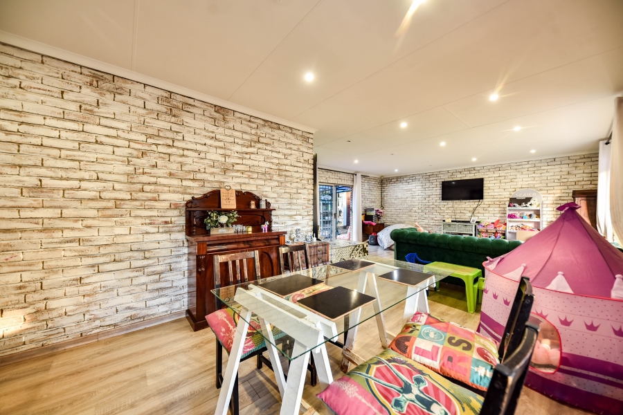 3 Bedroom Property for Sale in Garsfontein Gauteng