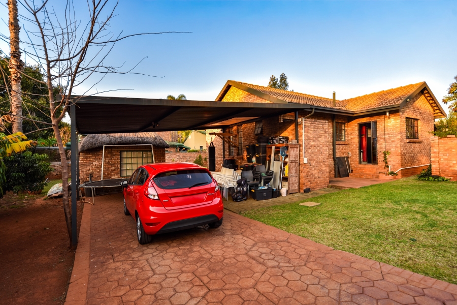 3 Bedroom Property for Sale in Garsfontein Gauteng