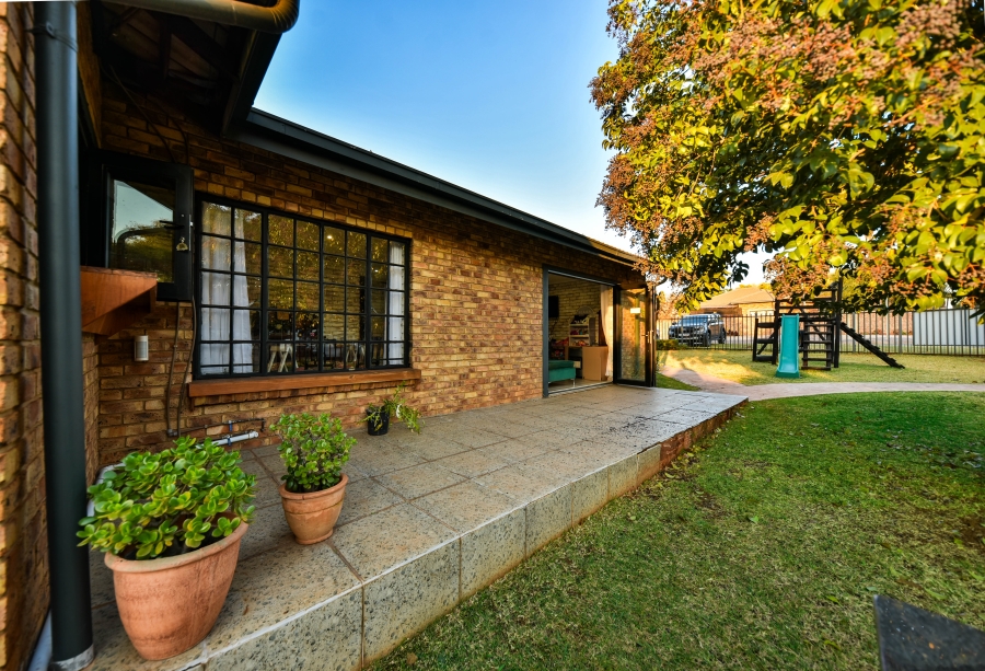 3 Bedroom Property for Sale in Garsfontein Gauteng