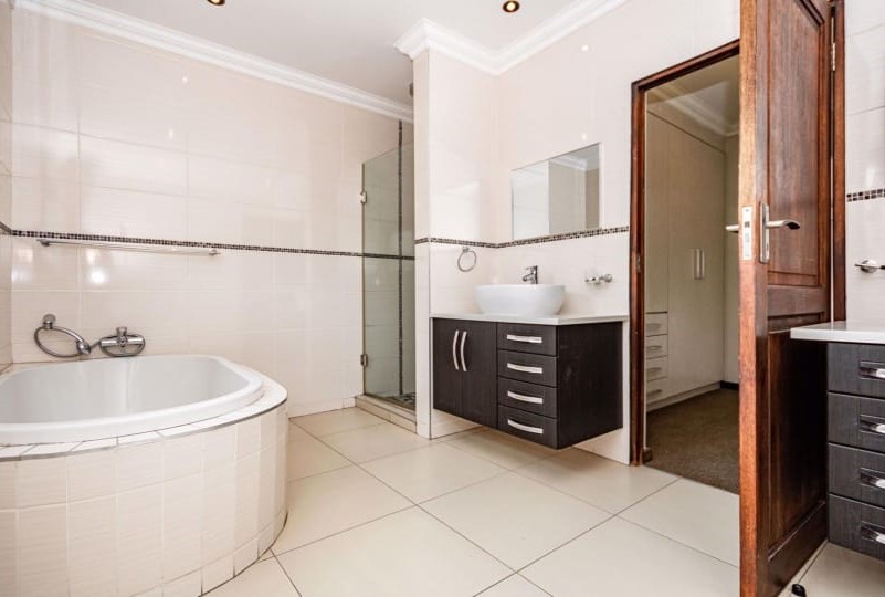 4 Bedroom Property for Sale in La Como Lifestyle Estate Gauteng