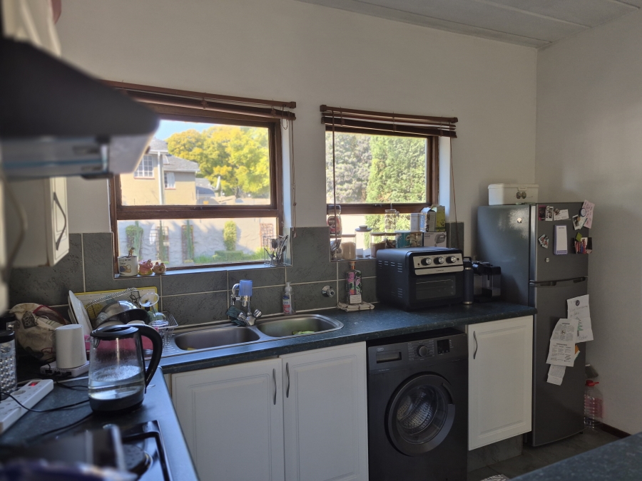 To Let 1 Bedroom Property for Rent in Waverley Gauteng